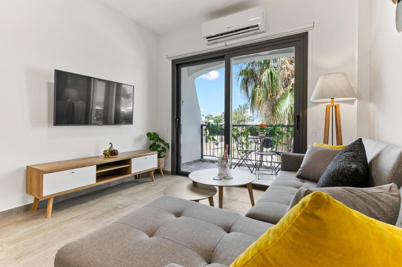 Dreamy 2 Bed Apartment By The Sea Pafos Exterior foto